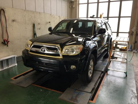 ランクル仙台東店　215サーフ　SSR-G　ボディ磨きでツヤツヤに！！